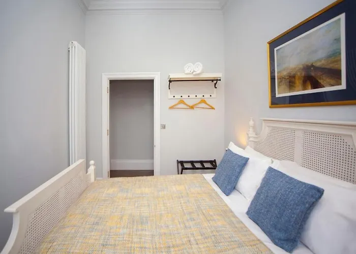 Stylish City Centre Apartment - Bath